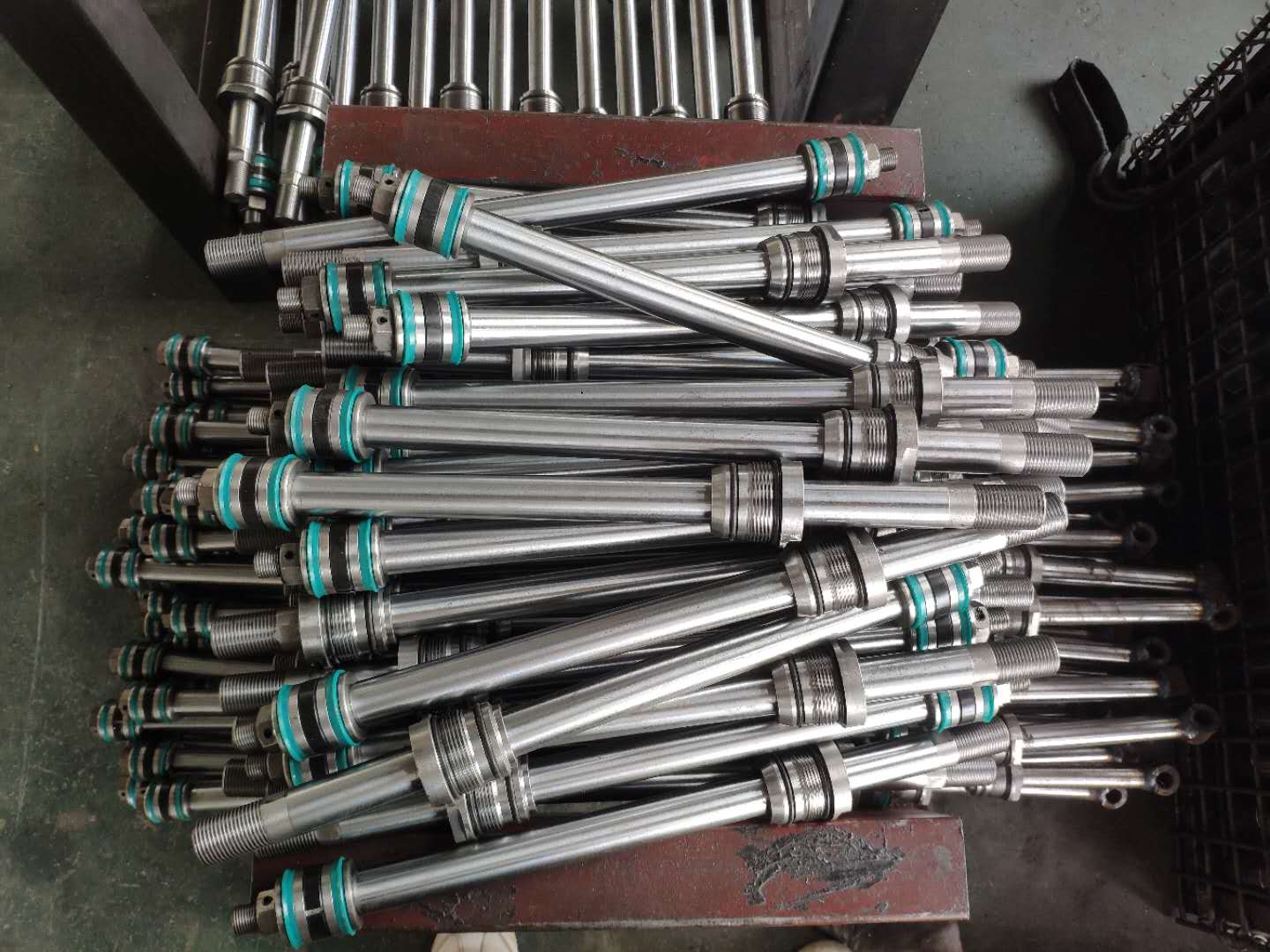 液壓油缸漏油的原因(圖6) 液壓油缸漏油的原因